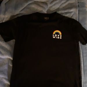 Freeze love wins shirt